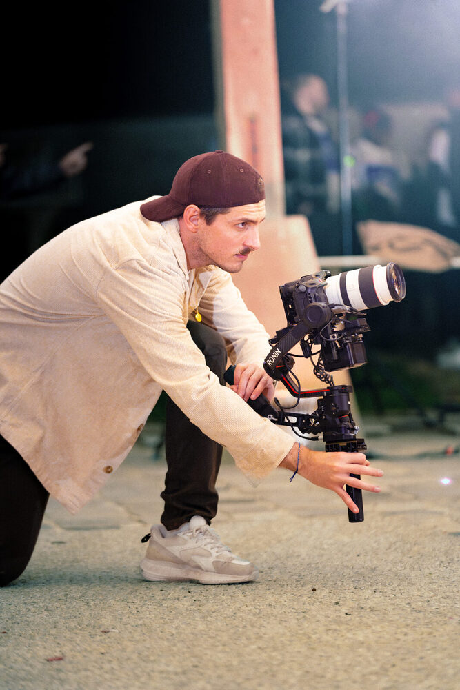 François-Xavier Poy operating a gimbal-mounted camera at a Medline event